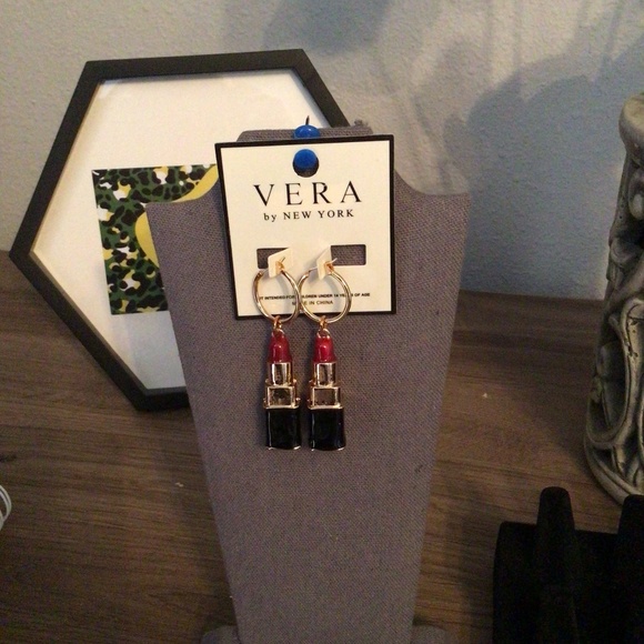 Stylish lipstick pattern Earring - Picture 1 of 1